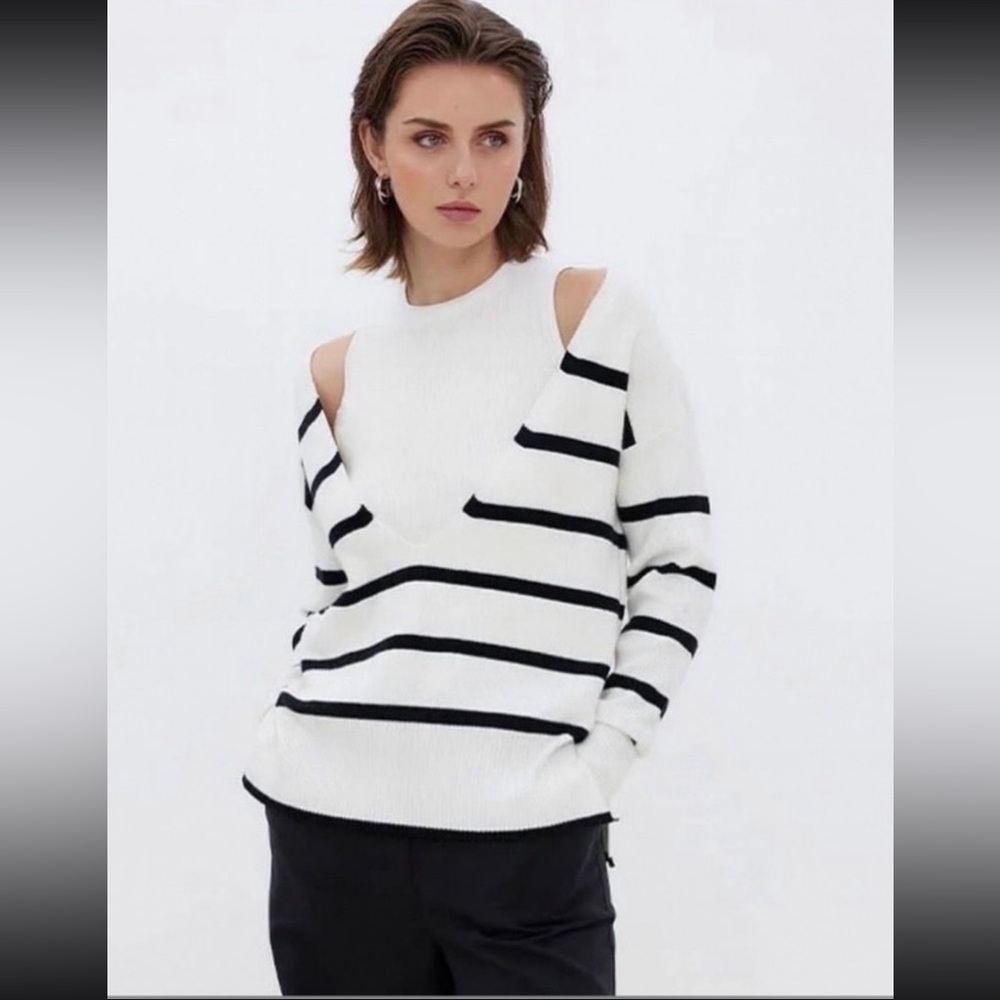 NWT Sovere $199 Repose Combo Knit
Set (ecru/black) Size small (2 pieces)